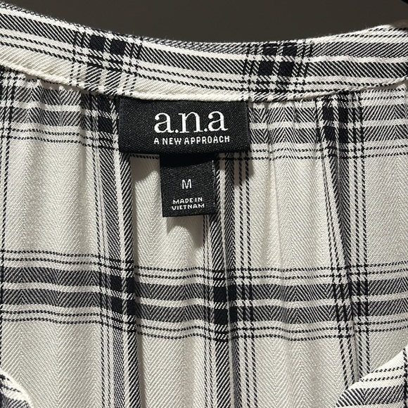 ⭐️A.N.A. Top (M) FINAL SALE - Picture 2 of 4